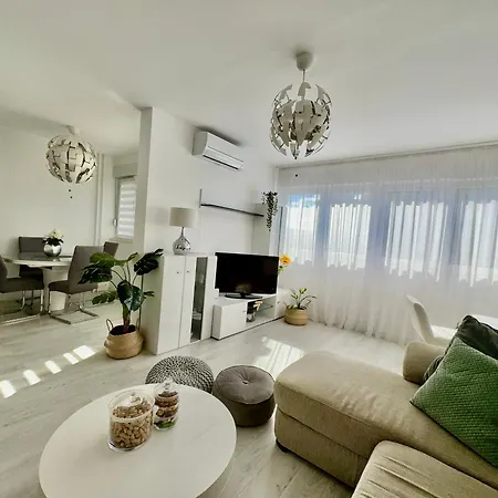 Apartament Lucee *